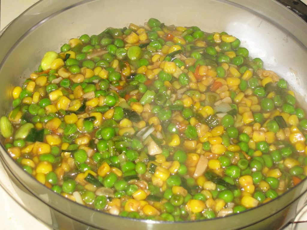 Green peas and corn in spicy garlic sauce (Indo Chinese)